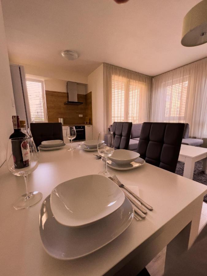 Elegant Escape Apartment I - City Centre Pressburg Exterior foto