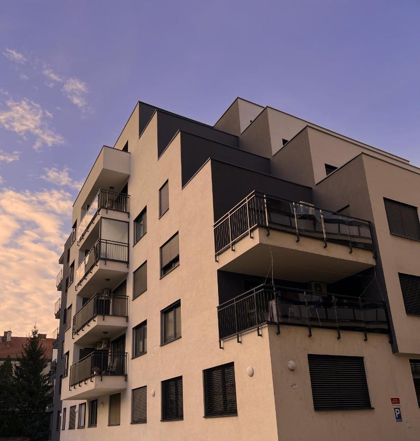 Elegant Escape Apartment I - City Centre Pressburg Exterior foto